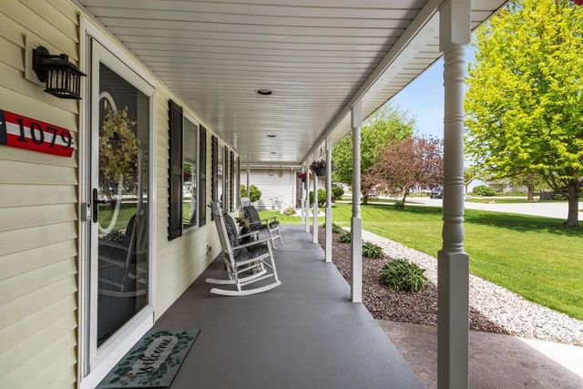 1079 GRASSY PLAINS DRIVE, Neenah, WI 54956