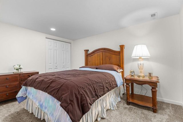 1079 GRASSY PLAINS DRIVE, Neenah, WI 54956