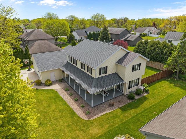 1079 GRASSY PLAINS DRIVE, Neenah, WI 54956