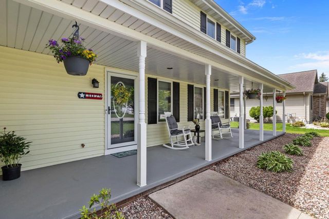 1079 GRASSY PLAINS DRIVE, Neenah, WI 54956