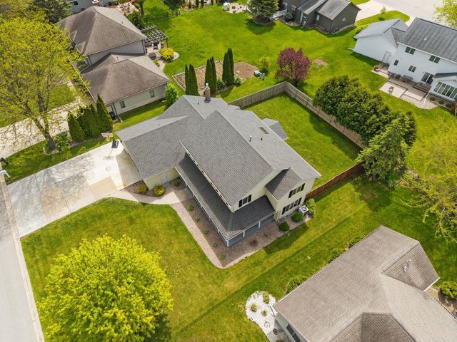 1079 GRASSY PLAINS DRIVE, Neenah, WI 54956