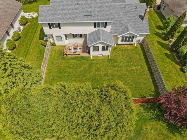1079 GRASSY PLAINS DRIVE, Neenah, WI 54956