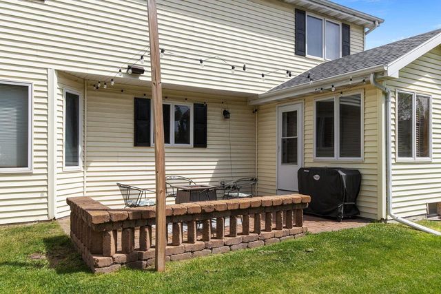 1079 GRASSY PLAINS DRIVE, Neenah, WI 54956