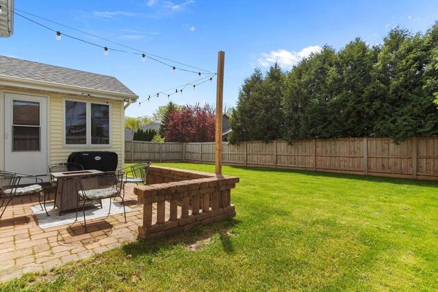 1079 GRASSY PLAINS DRIVE, Neenah, WI 54956