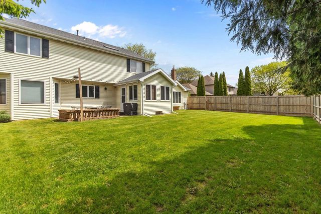 1079 GRASSY PLAINS DRIVE, Neenah, WI 54956