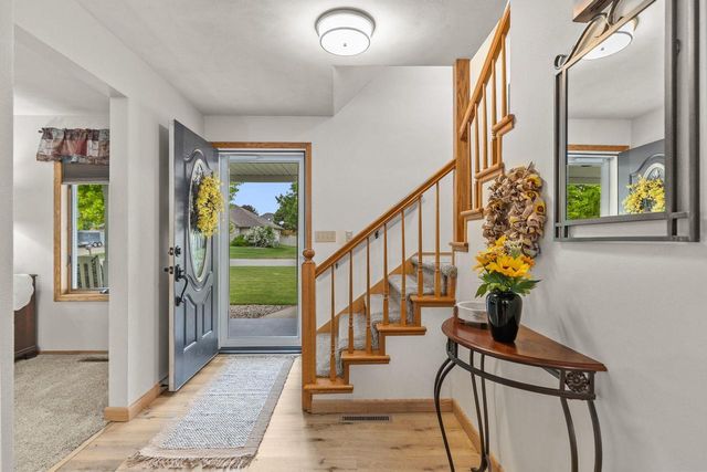1079 GRASSY PLAINS DRIVE, Neenah, WI 54956