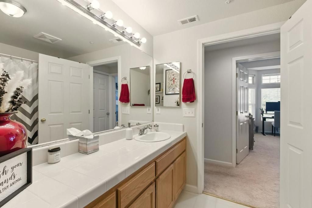 Image 21 of property listing at 633 Swallowtail Court, Brisbane, CA 94005