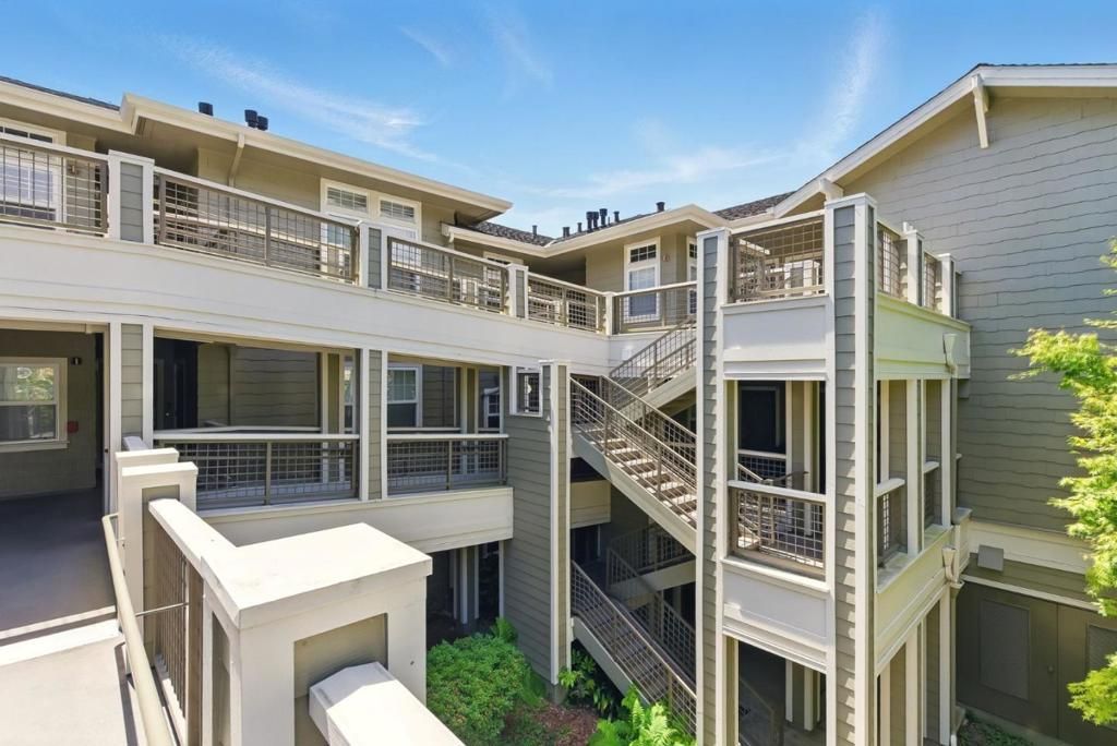 Image 24 of property listing at 633 Swallowtail Court, Brisbane, CA 94005