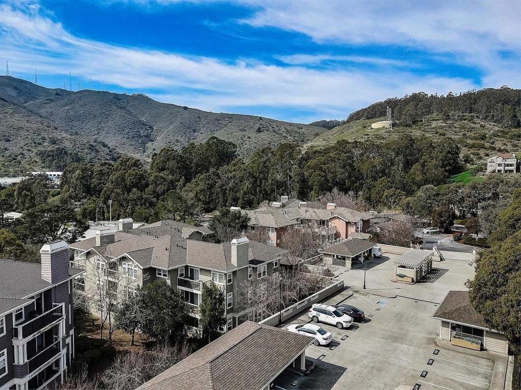 Image 28 of property listing at 633 Swallowtail Court, Brisbane, CA 94005