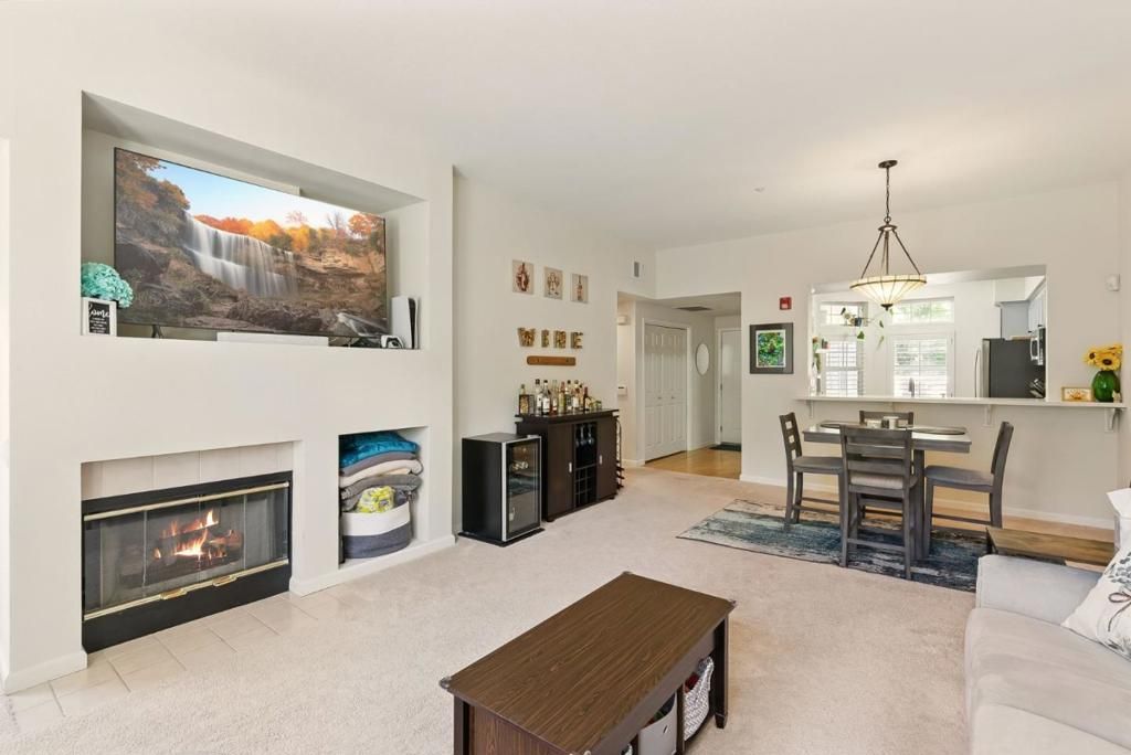 Image 7 of property listing at 633 Swallowtail Court, Brisbane, CA 94005