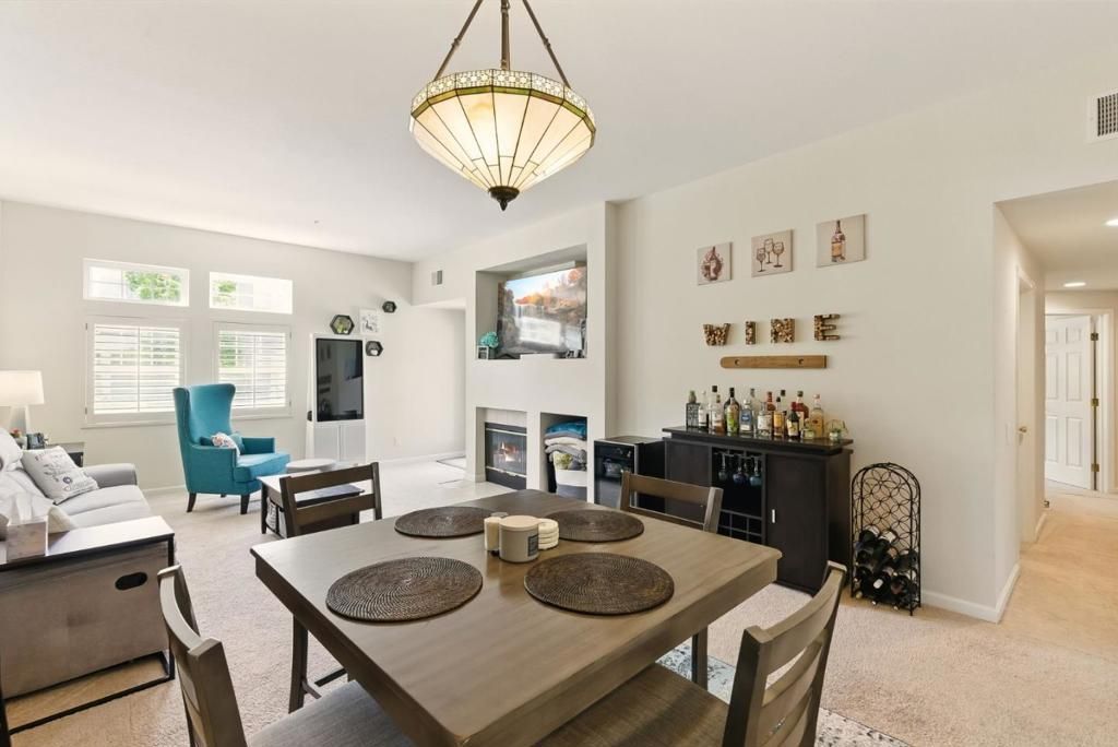 Image 8 of property listing at 633 Swallowtail Court, Brisbane, CA 94005
