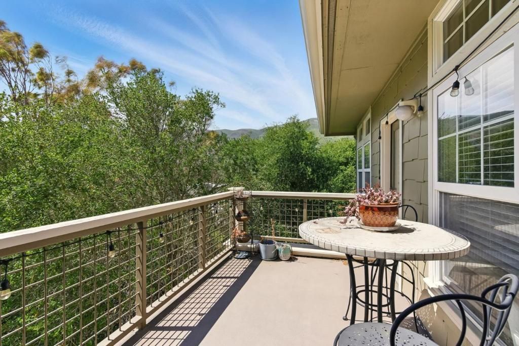 Image 9 of property listing at 633 Swallowtail Court, Brisbane, CA 94005