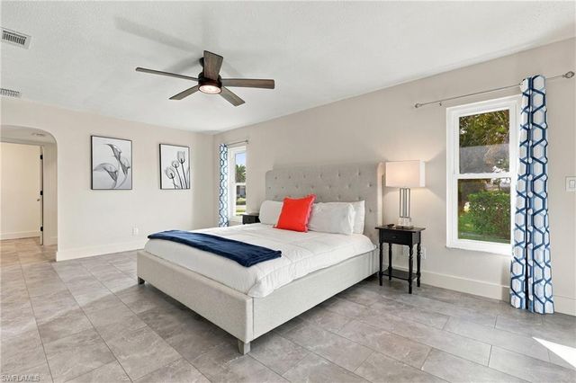 404 SW 53rd TER, Cape Coral, FL 33914