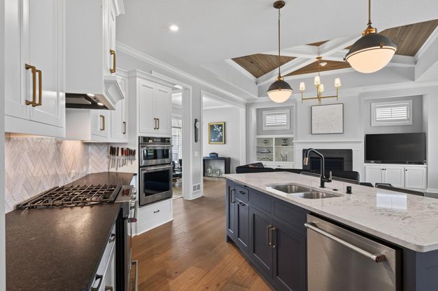 37 Summit Farm Lane, White Bear Lake, MN 55110