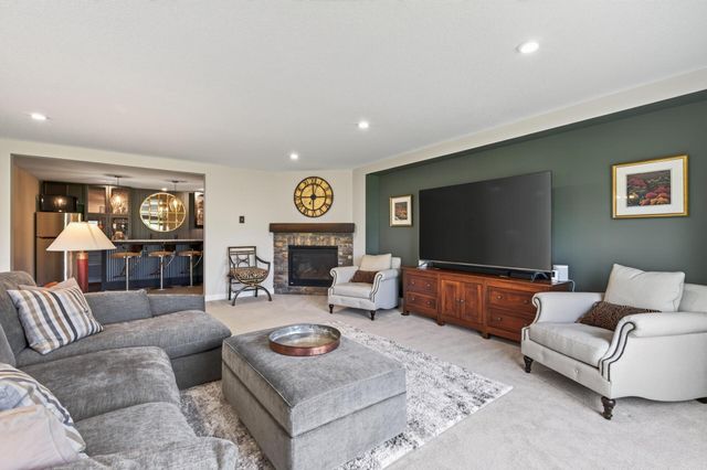 37 Summit Farm Lane, White Bear Lake, MN 55110