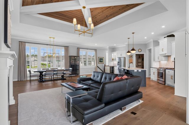 37 Summit Farm Lane, White Bear Lake, MN 55110