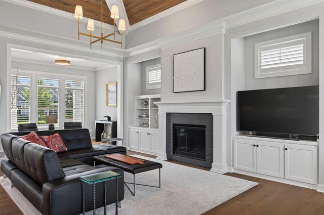 37 Summit Farm Lane, White Bear Lake, MN 55110