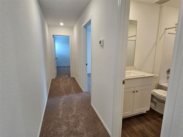 704 Commander Abbott DR, Jarrell, TX 76537