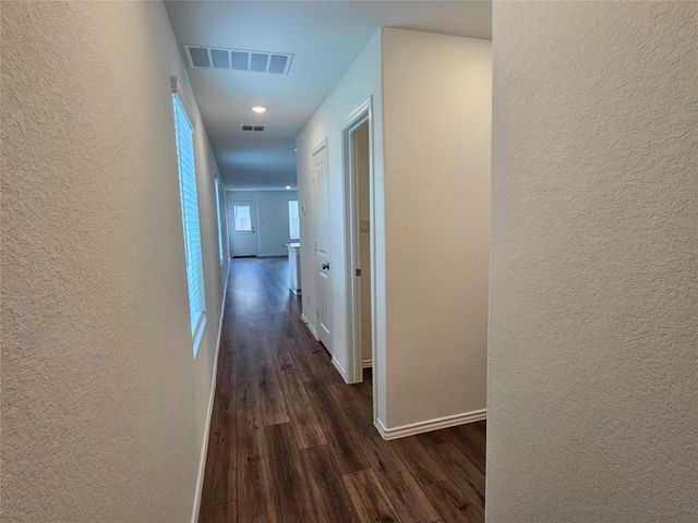 704 Commander Abbott DR, Jarrell, TX 76537