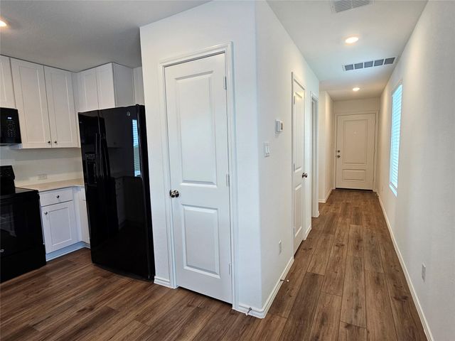 704 Commander Abbott DR, Jarrell, TX 76537