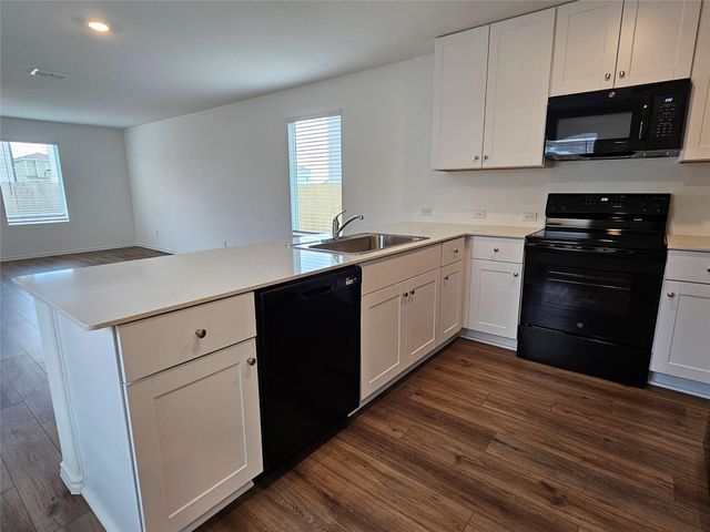 704 Commander Abbott DR, Jarrell, TX 76537