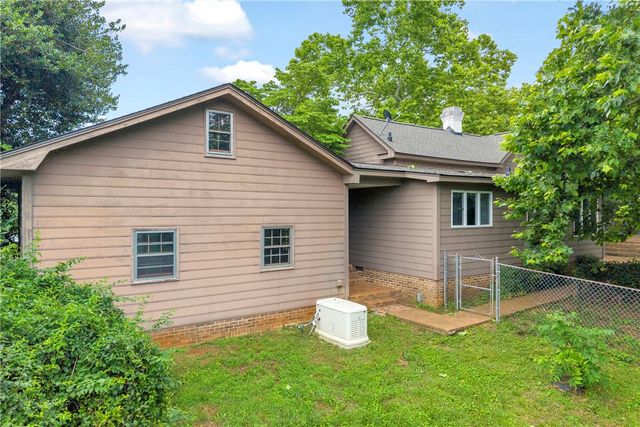 200 Chenault Road, Townville, SC 29689