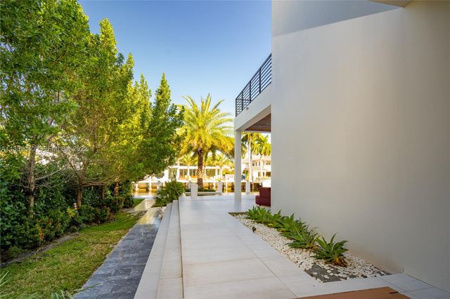 128 Fiesta Way, Fort Lauderdale, FL 33301