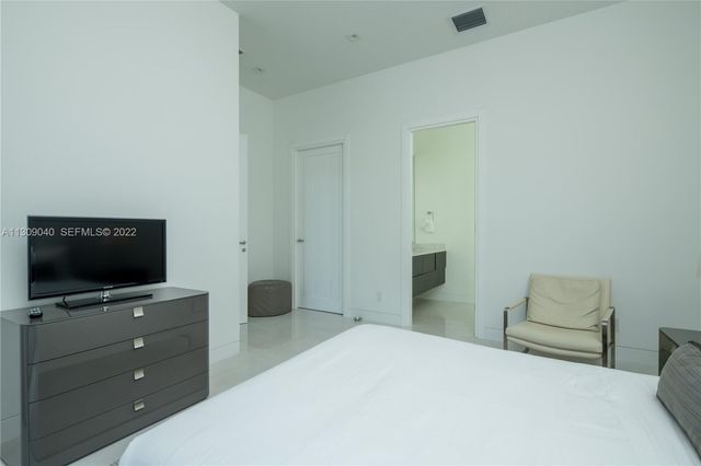 128 Fiesta Way, Fort Lauderdale, FL 33301