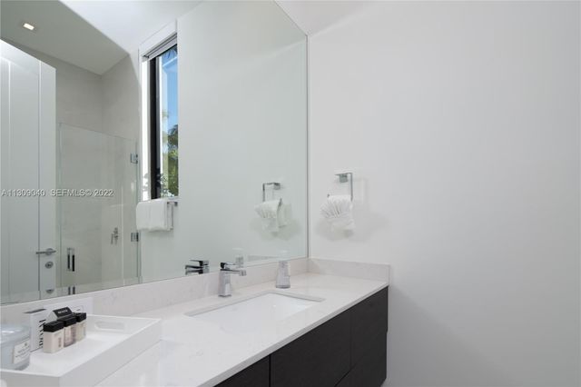 128 Fiesta Way, Fort Lauderdale, FL 33301