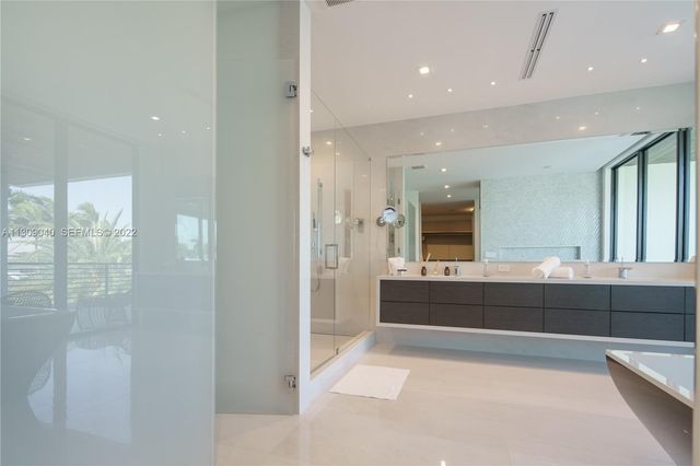 128 Fiesta Way, Fort Lauderdale, FL 33301