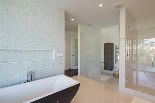 128 Fiesta Way, Fort Lauderdale, FL 33301
