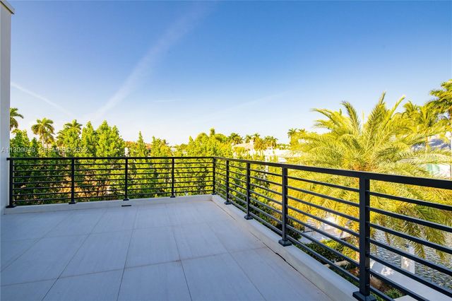 128 Fiesta Way, Fort Lauderdale, FL 33301