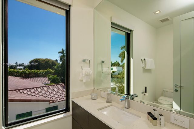 128 Fiesta Way, Fort Lauderdale, FL 33301