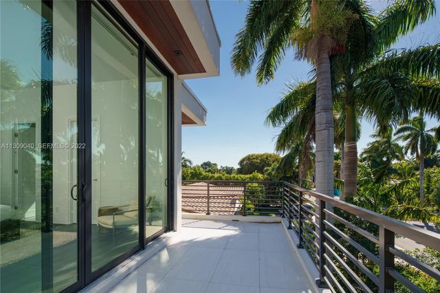 128 Fiesta Way, Fort Lauderdale, FL 33301