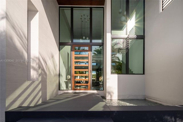 128 Fiesta Way, Fort Lauderdale, FL 33301