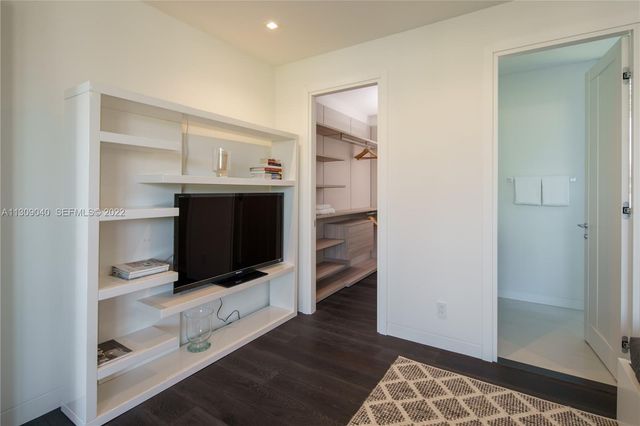 128 Fiesta Way, Fort Lauderdale, FL 33301