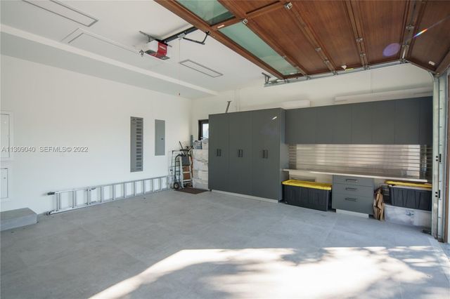 128 Fiesta Way, Fort Lauderdale, FL 33301