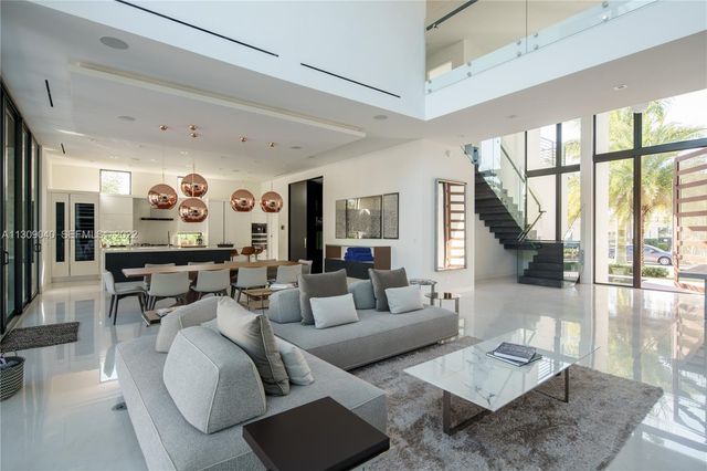 128 Fiesta Way, Fort Lauderdale, FL 33301