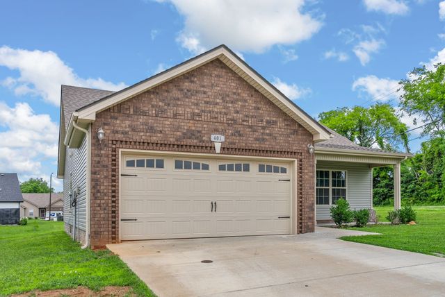 401 Irish Hills Dr, Clarksville, TN 37042