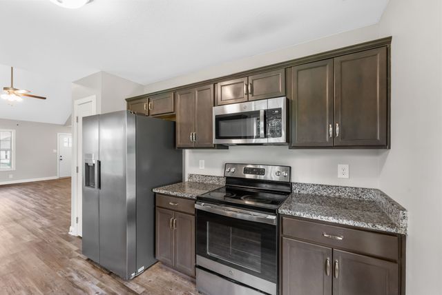 401 Irish Hills Dr, Clarksville, TN 37042