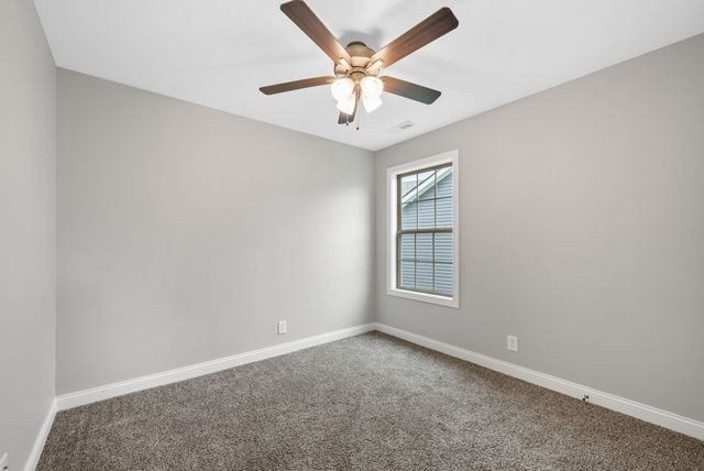 401 Irish Hills Dr, Clarksville, TN 37042