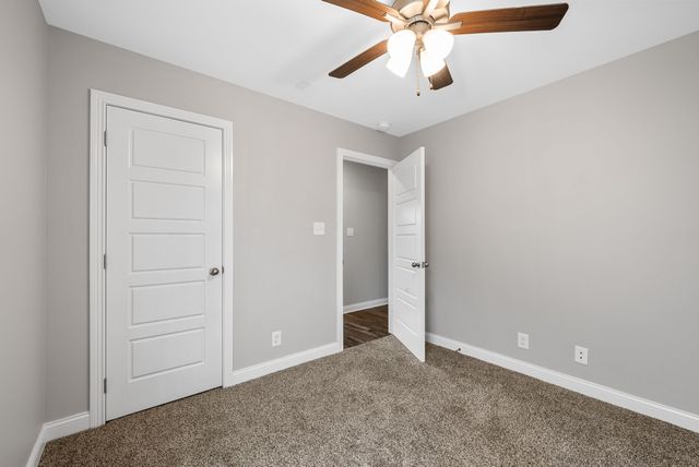 401 Irish Hills Dr, Clarksville, TN 37042