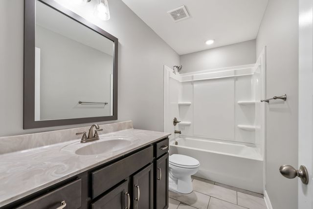 401 Irish Hills Dr, Clarksville, TN 37042