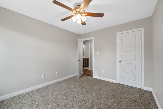 401 Irish Hills Dr, Clarksville, TN 37042