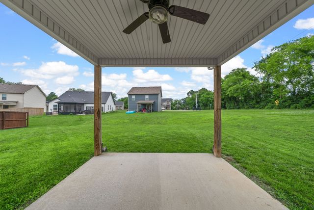 401 Irish Hills Dr, Clarksville, TN 37042