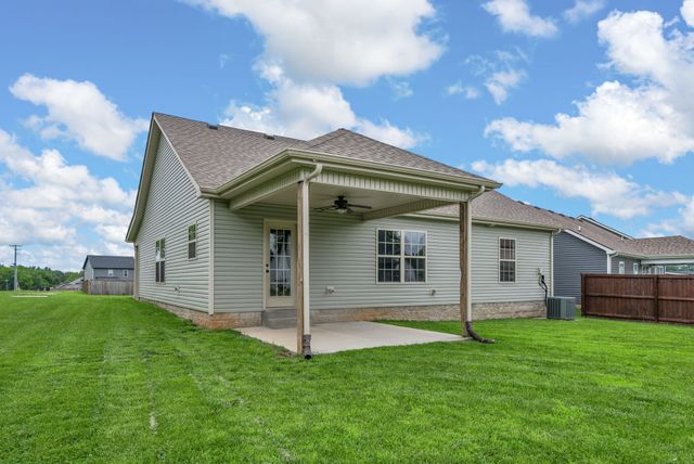 401 Irish Hills Dr, Clarksville, TN 37042