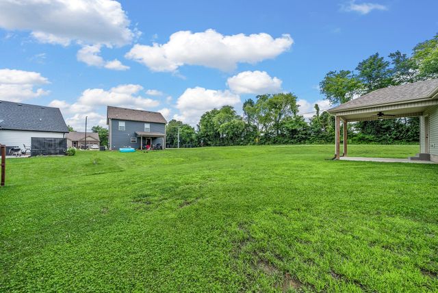 401 Irish Hills Dr, Clarksville, TN 37042