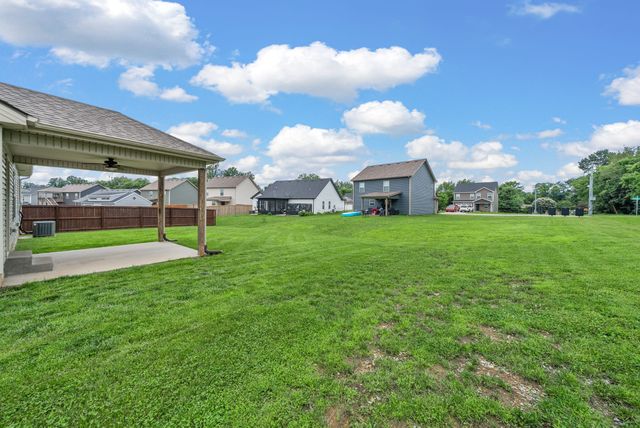 401 Irish Hills Dr, Clarksville, TN 37042