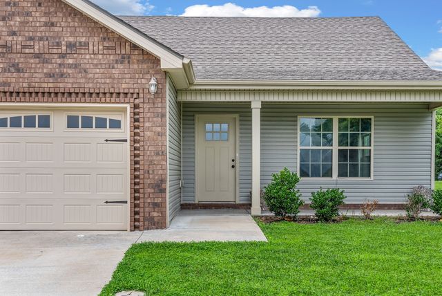 401 Irish Hills Dr, Clarksville, TN 37042