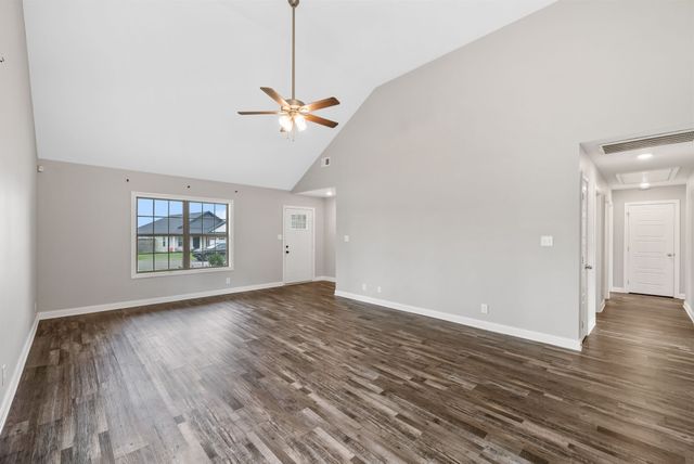 401 Irish Hills Dr, Clarksville, TN 37042